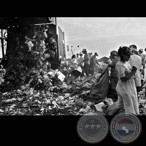 CAMIN DE BASURA - Fotografa: Carlos Bittar - Ao 10/1990 