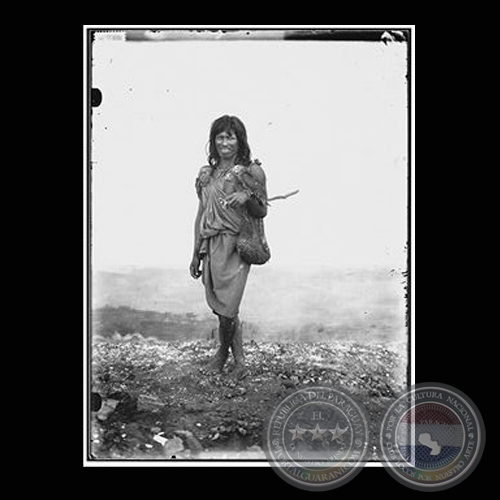 INDIO DE LA TRIBU SANAPAN CON DOS COTORRAS - Fotografa de GUIDO BOGGIANI