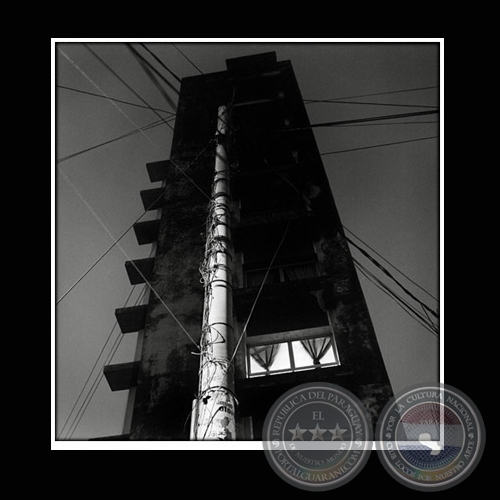 EDIFICIO - BARRIO SAJONIA / SERIE - Fotografa de JAVIER MEDINA VERDOLINI