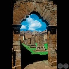 PUERTA DE JESS (Ruinas Jesuticas) - Fotografa de FERNANDO ALLEN