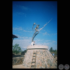 DISCBOLO - Escultura pblica de GUSTAVO BECKELMANN