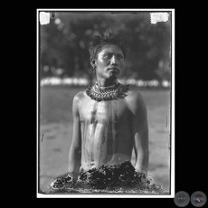 VICENTE CON EL PECHO SANGRANDO - Fotografa de GUIDO BOGGIANI