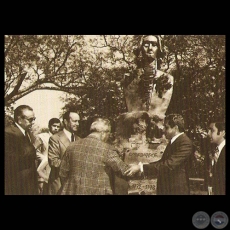 MONUMENTO A FERNANDO PINEDO, 1972 - Escultura de HERMANN GUGGIARI