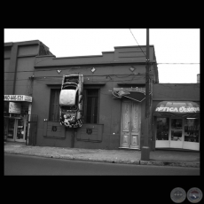 EN DESARME / ANDAR LA CIUDAD II, 2007 - Fotografas de LISANDRO CARDOZO