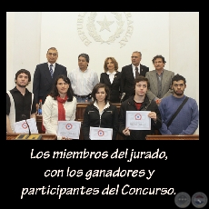 Los miembros del jurado, con los ganadores y participantes.