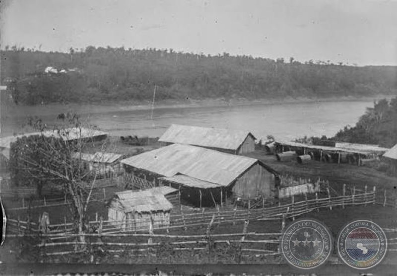 El pueblo de Hernandarias, antiguamente conocido como Tacurúpucú, es elevado a categoría de distrito.