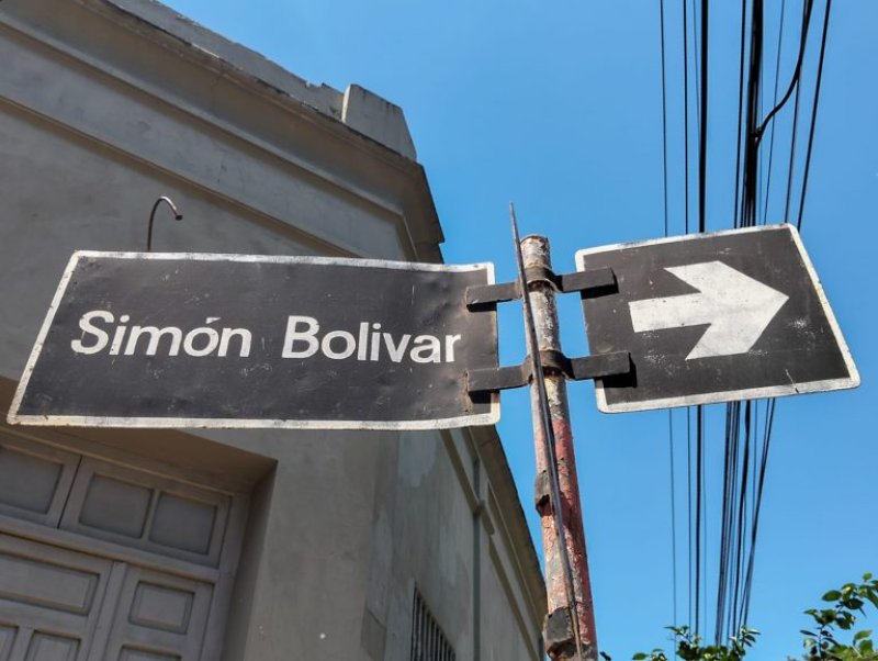 El 8 de junio de 1940. La calle asuncena Tembetary, luego Laureles, pasa a llamarse Simón Bolívar.