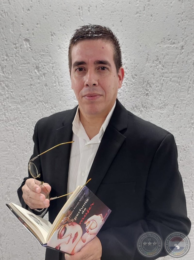 El 11 de julio de 1979. Nace en Asunción, Oscar Patiño Riveros, periodista, abogado, escribano y psicólogo.
