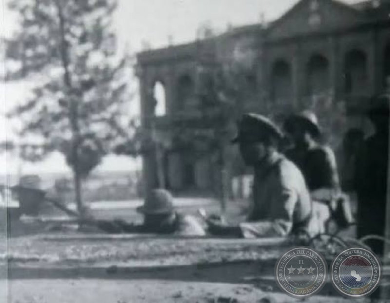 El 5 de agosto de 1947. Revolución del 47: Fuerzas rebeldes de caballería toman posiciones cerca de Emboscada.