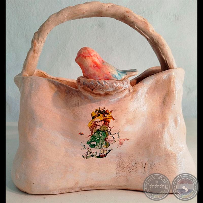 	Escultura de la serie "La Era Coquette" CARTERA 1 - Escultura de Florencia Banquer