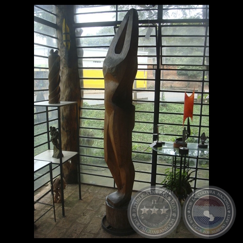 MUJER - Escultura de JUSTO GUGGIARI