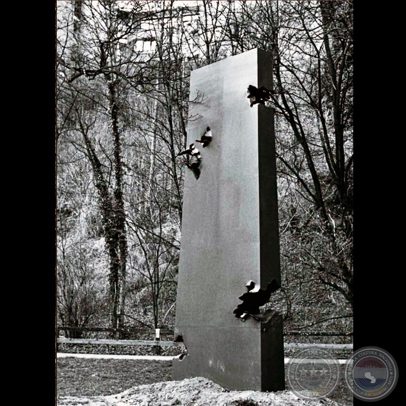 NACIONES UNIDAS, 1995 - Escultura de HERMANN GUGGIARI