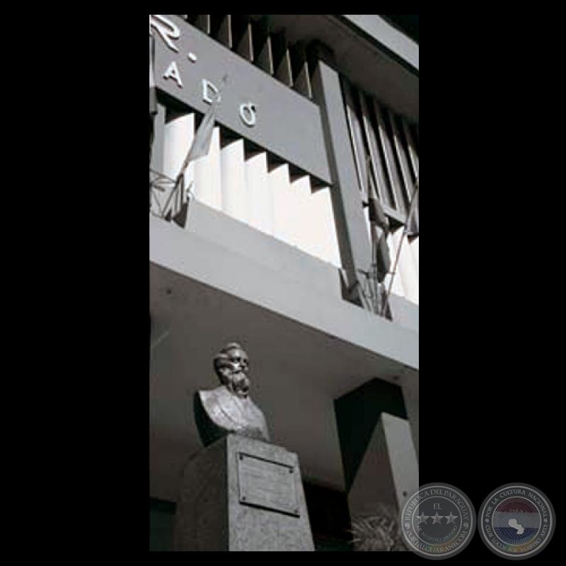 BUSTO DE BERNARDINO CABALLERO - Escultura de HERMANN GUGGIARI