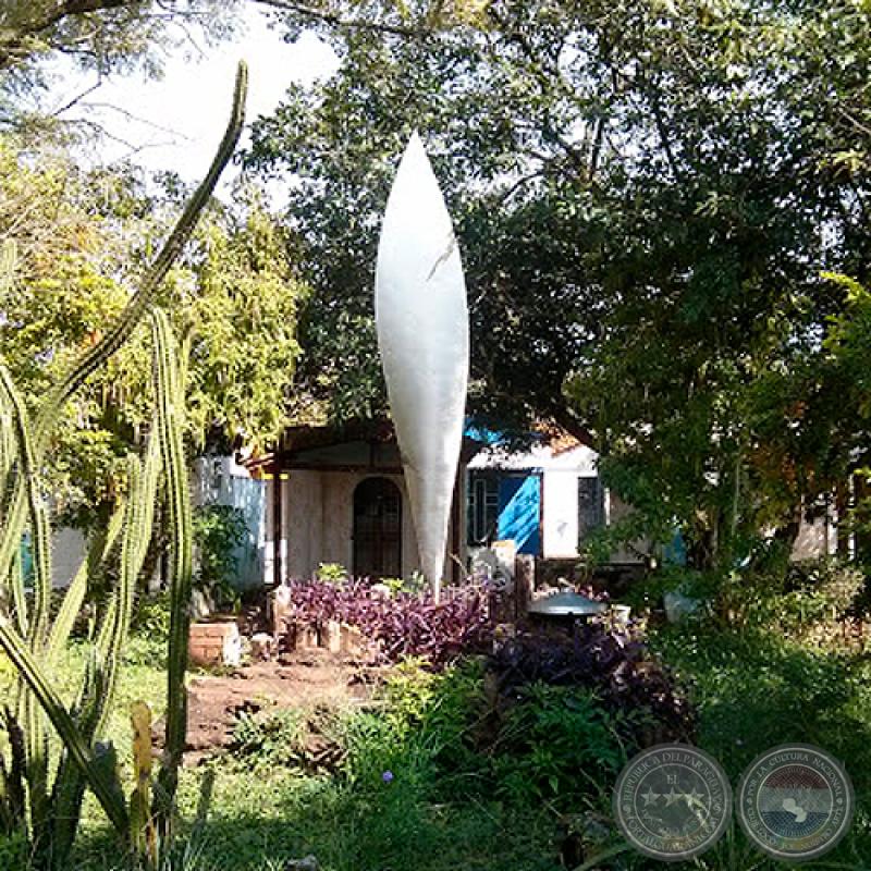 MONUMENTO EN HOMENAJE A GABRIEL CASACCIA, 1981 - Escultura pública de HERMANN GUGGIARI Escultor Hermann Guggiari)