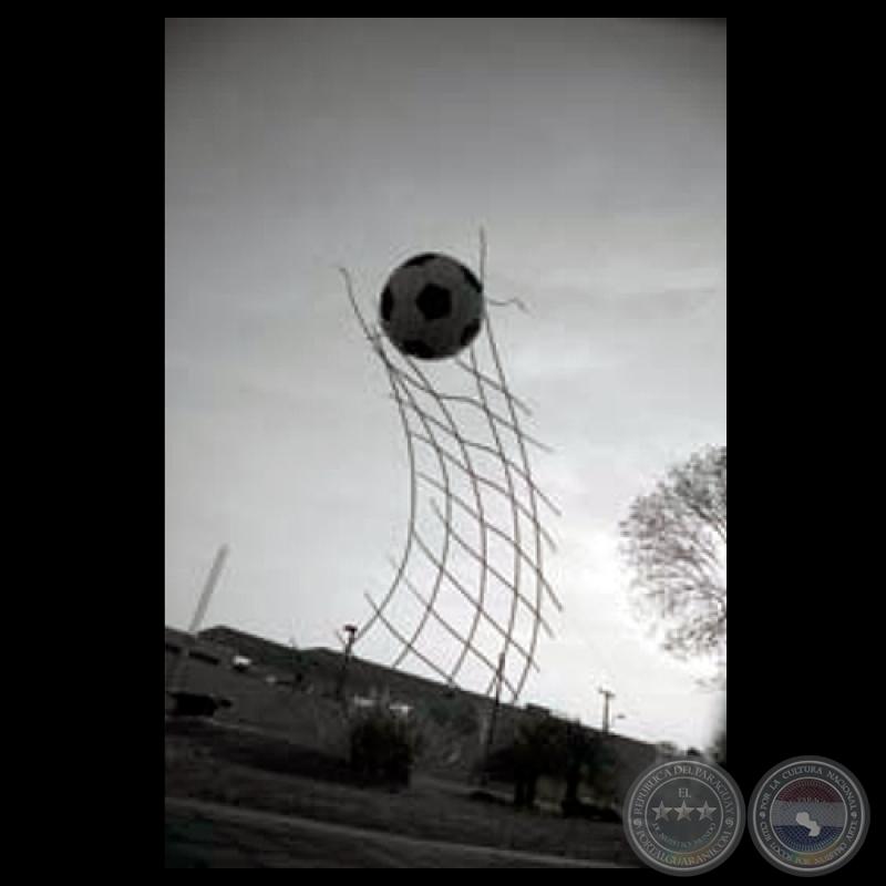 CLUB LIBERTAD, 2005 - MONUMENTO POR LOS 100 AÑOS - Obras de HERMANN GUGGIARI