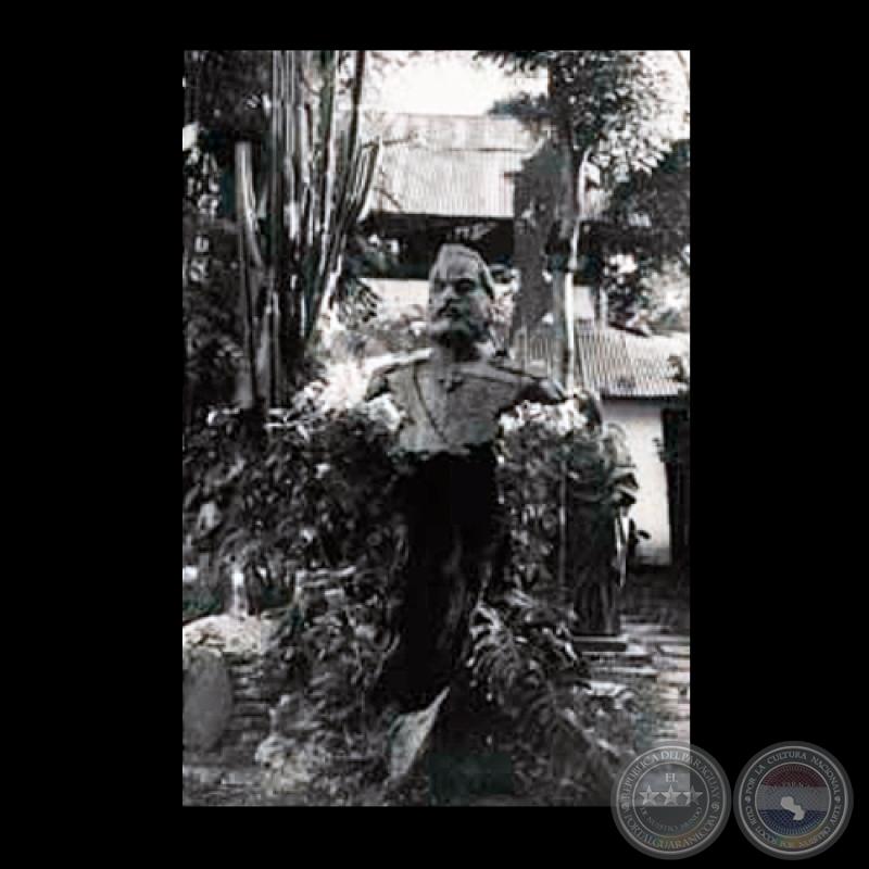 BUSTO DEL MARISCAL FRANCISCO SOLANO LÓPEZ - Escultura pública de HERMANN GUGGIARI