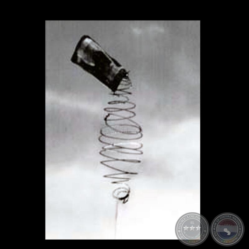 PANDORGA-MANIFIESTO, 1989 - Escultura de HERMANN GUGGIARI