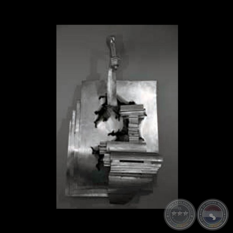 LIBERTAD DE PRENSA, 2000 - Escultura de HERMANN GUGGIARI