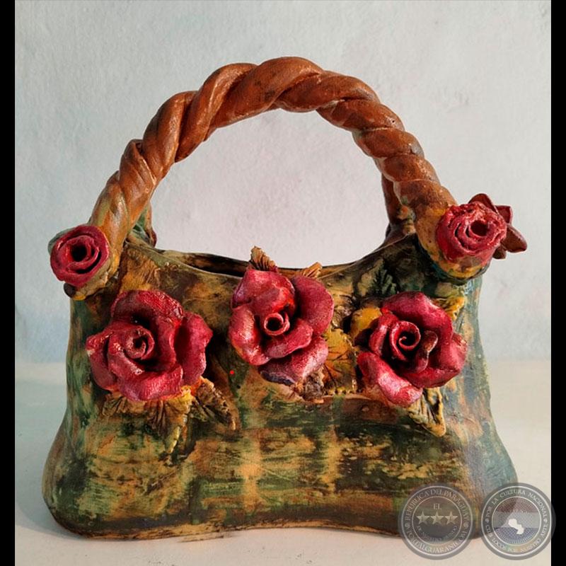 Escultura de la serie "La Era Coquette" CARTERA 2 - Escultura de Florencia Banquer