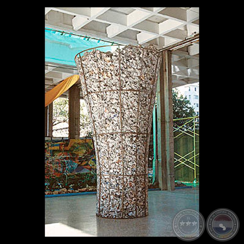 BASURA-INFORMACIÓN, 2000 - 7ª BIENAL DE LA HABANA, CUBA - Instalación de ADRIANA GONZÁLEZ BRUN