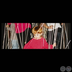 PARAGUAY – LABERINTO ELÁSTICO, 1999 - Instalación interactiva de ADRIANA GONZÁLEZ BRUN