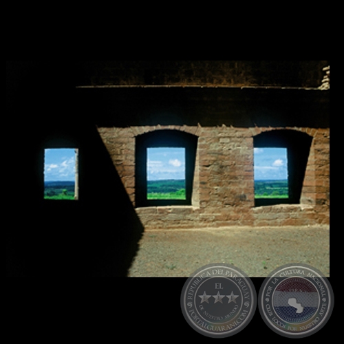 TRES VENTANAS -  Fotografía de FERNANDO ALLEN
