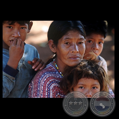MADRE INDÍGENA E HIJOS - Fotografía de FERNANDO ALLEN