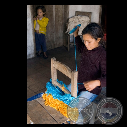 NIÑA ARTESANA - Fotografía de FERNANDO ALLEN