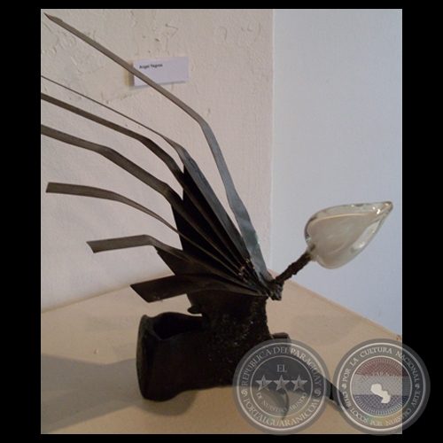 ESCULTURA EN HIERRO CON APLIQUE DE VIDRIO, 2008 - Obra de ÁNGEL YEGROS 