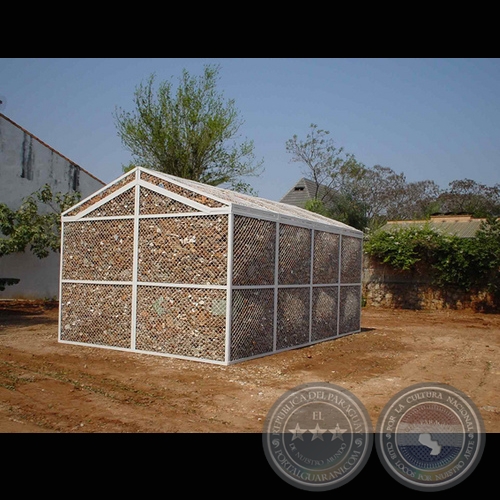 CASA DE ESCOMBROS (AT HOME), 2001 - Obra de BETTINA BRIZUELA