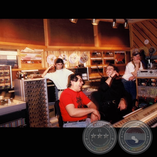 RAY BARRETO EN ESTUDIO DE GRABACIÓN - Fotografía de Carlos Bittar - Año 1994 
