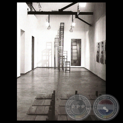 SILLAS, 2004 - Instalación de CARLOS COLOMBINO