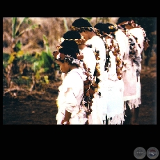 TESAPÉ (Del libro) - Fotografía (CAPÍTULO II: Los paĩ tavyterã / Guardianes de la diversidad)