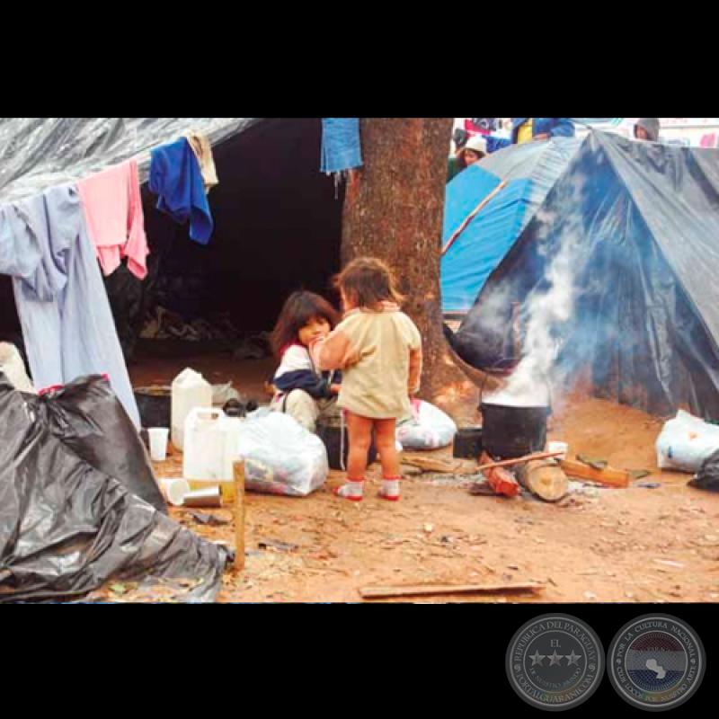 TESAPÉ (Del libro) - Fotografía (CAPÍTULO III: Después del saqueo a la plaza / Una lección de higiene / En memoria de Víctor Achucarro) 