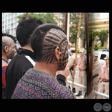 TESAPÉ (Del libro) - Fotografía (CAPÍTULO IV: Identidades en tiempo de invasión / La aldea global)