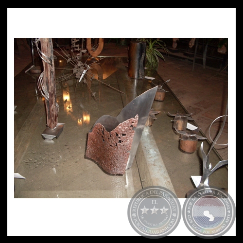 BANDERAS - Escultura de Justo Guggiari