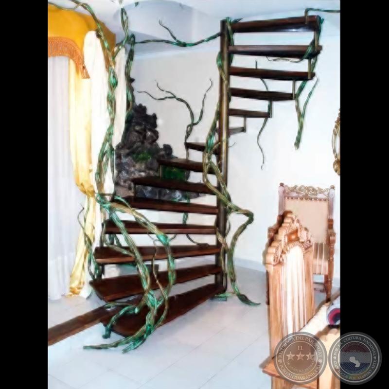ESCALERA - Objetos de arte de JAVIER GUGGIARI