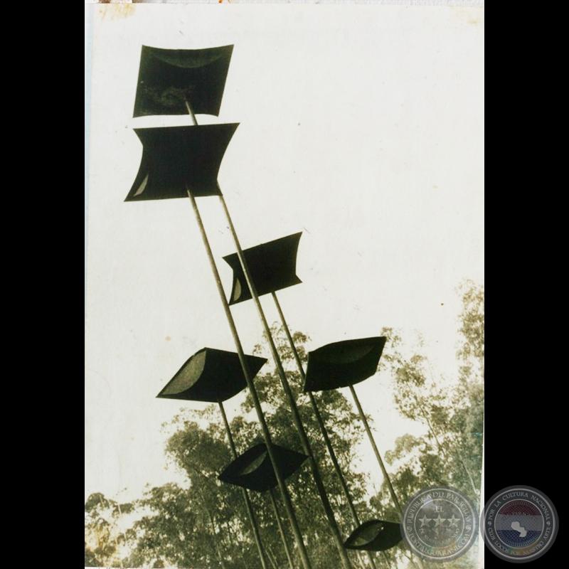 ESCULTURA SONORA 1959 / 1960 - Escultura de HERMANN GUGGIARI