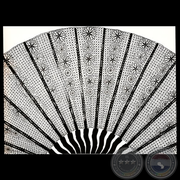 Detalle de abanico, hilo de algodón y marfíl (El Ñanduti - Josefina Plá)