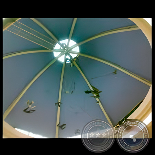 INSTALACIÓN DE JUAN PABLO PISTILLI - PATIO DE COMIDAS DEL SHOPPING MARISCAL LÓPEZ.