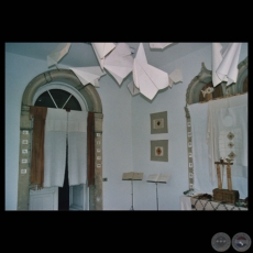 OFRENDA, 2001 (BIENNALE DE VENEZIA) - Instalación de LUCY YEGROS