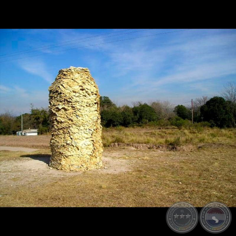 TOTEM - CORDOBA, 2004 - Instalación de LUIS E. INSFRÁN