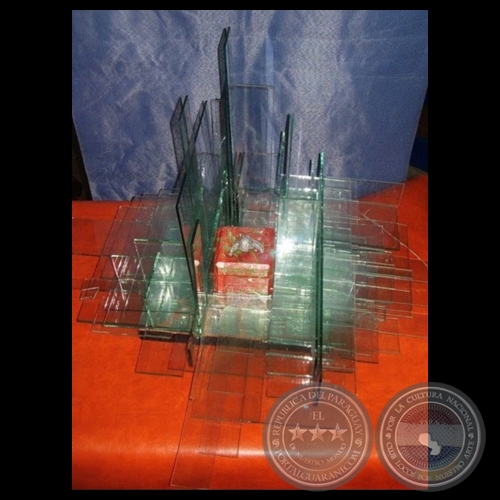 SUEÑOS DE LOS SUEÑOS, 2008 - Escultura en vidrio de MARGARITA HENRY BARRIOS