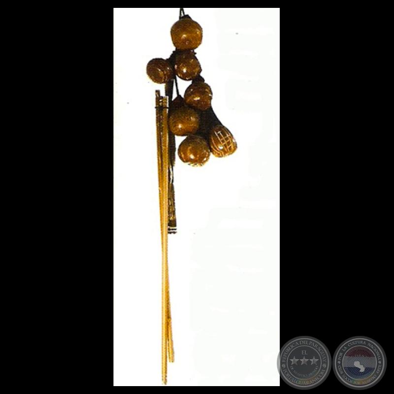 AO ÑE’É (THE LENGUAGE OF CLOTHES), 2002 - Obra de MARITÉ ZALDÍVAR