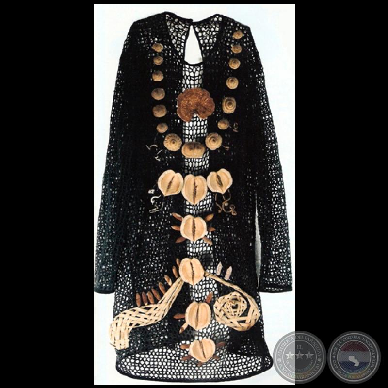 AO ÑE’É (THE LENGUAGE OF CLOTHES), 2002 - Obra de MARITÉ ZALDÍVAR