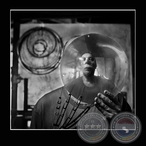 CARLOS ALMEIDA (ESCULTOR) - SERIE RETRATOS - Fotografía de JAVIER MEDINA VERDOLINI