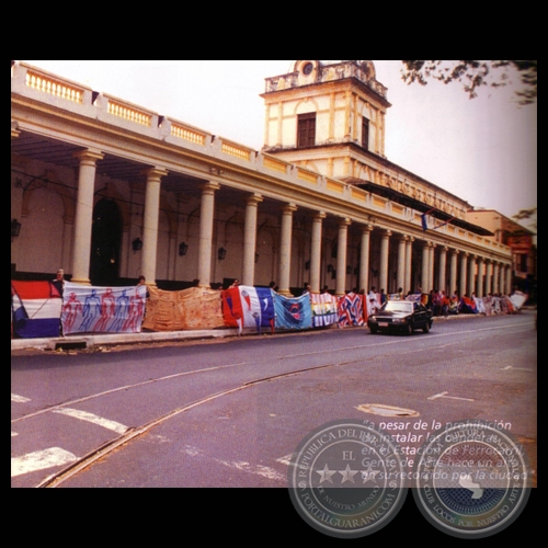 UNIÓN CON BANDERAS, 1998 - Acción Urbana de WILLIAM PAATS