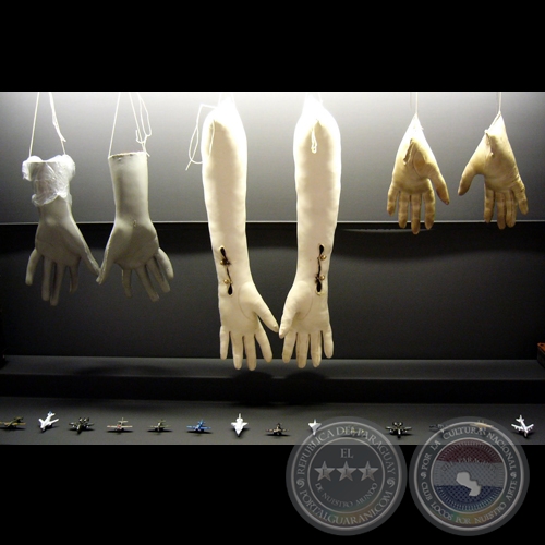 EL BRILLO DE LA NADA, 2008 (Exposición NANDÍ VERÁ) Instalación de OSVALDO SALERNO