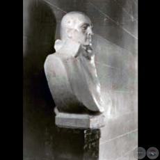 BUSTO DEL DOCTOR JOSÉ GASPAR RODRÍGUEZ DE FRANCIA, 1965 - Obra de HERMANN GUGGIARI 