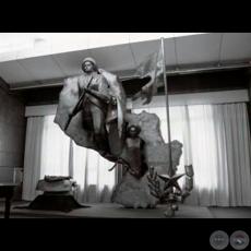 LA FAMILIA PARAGUAYA, 1965/1966 - Escultura de HERMANN GUGGIARI